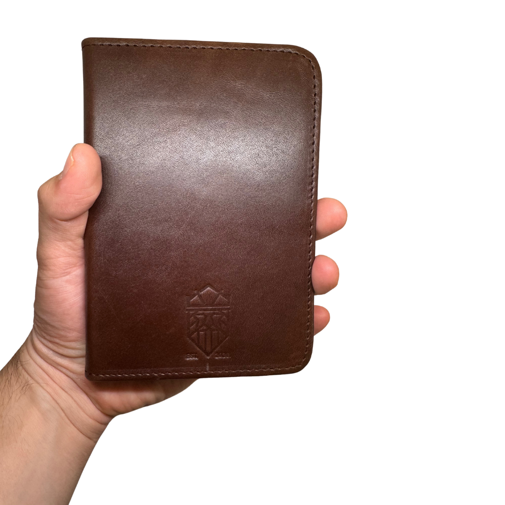 Porta Pasaporte de Piel Genuina – Negro / Café